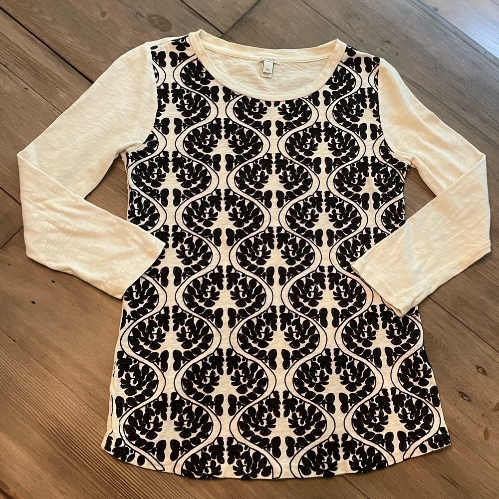 𝅺j Crew embroidered top